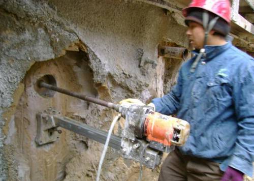 鋼筋混凝土牆打孔