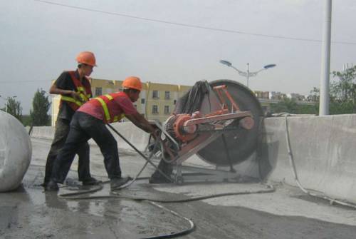 橋梁防撞牆切割