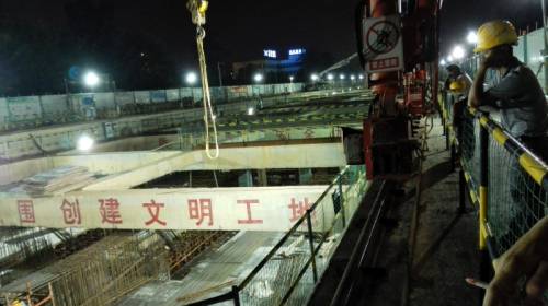 高崎站支撐梁切割