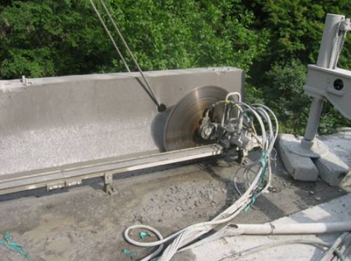 橋梁防撞牆切割